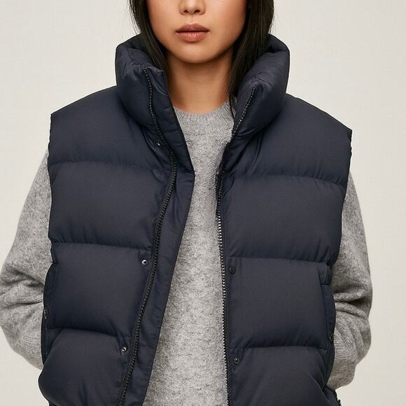 Aritzia The Super Puff Shortie Puffer Vest Goose Down Black Large - Picture 1 of 11